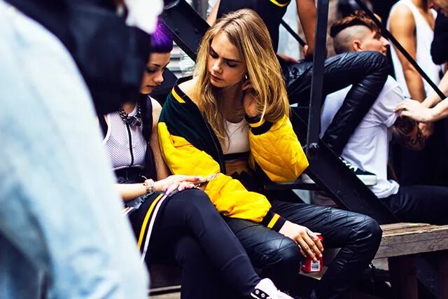 Кара делевинь в жизни фото They're Here: All The Pics From The Cara Delevingne DKNY Collection Cara delevin