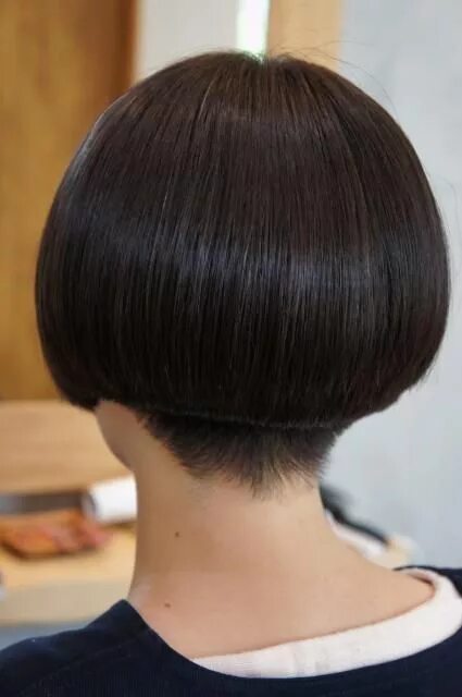 Кара на ножке фото Боб каре на ножке вид сзади Shaved hair cuts, Short hair styles, Hair styles