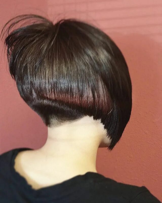Кара на ножке фото 12292716_190539784620991_623210337_n Cortes de pelo pixie, Cortes de pelo bob, C