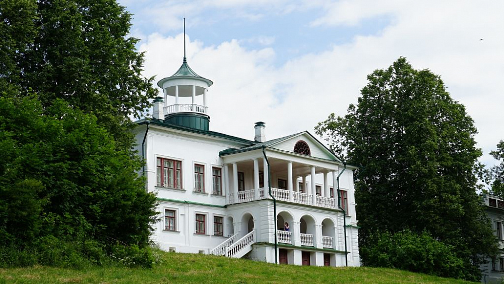 Карабиха ярославль фото Почти шесть тысяч любителей поэзии посетили Некрасовский праздник в "Карабихе"