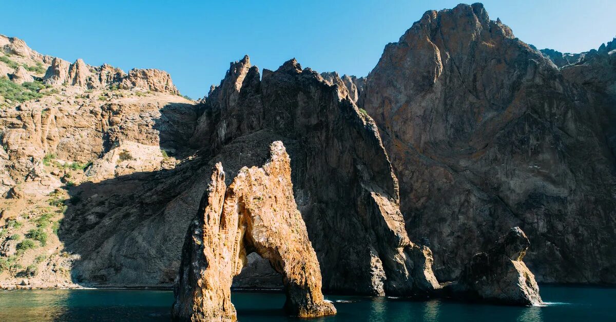 Карадаг золотые ворота фото Скала Золотые Ворота и скала Лев. Кара-Даг Пикабу