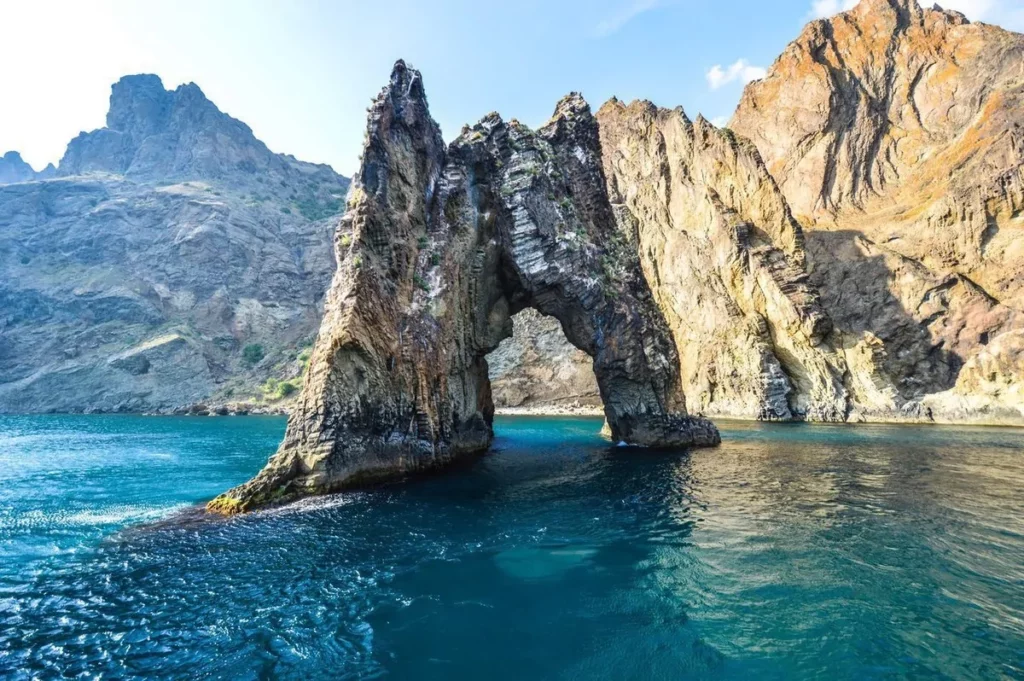 Карадаг золотые ворота фото Экскурсии по Крыму Отель "Алые паруса", Сатера