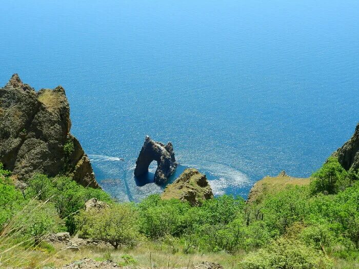 Карадагский заповедник фото Что посмотреть в Коктебеле за 1 день: достопримечательности, прогулка самостояте