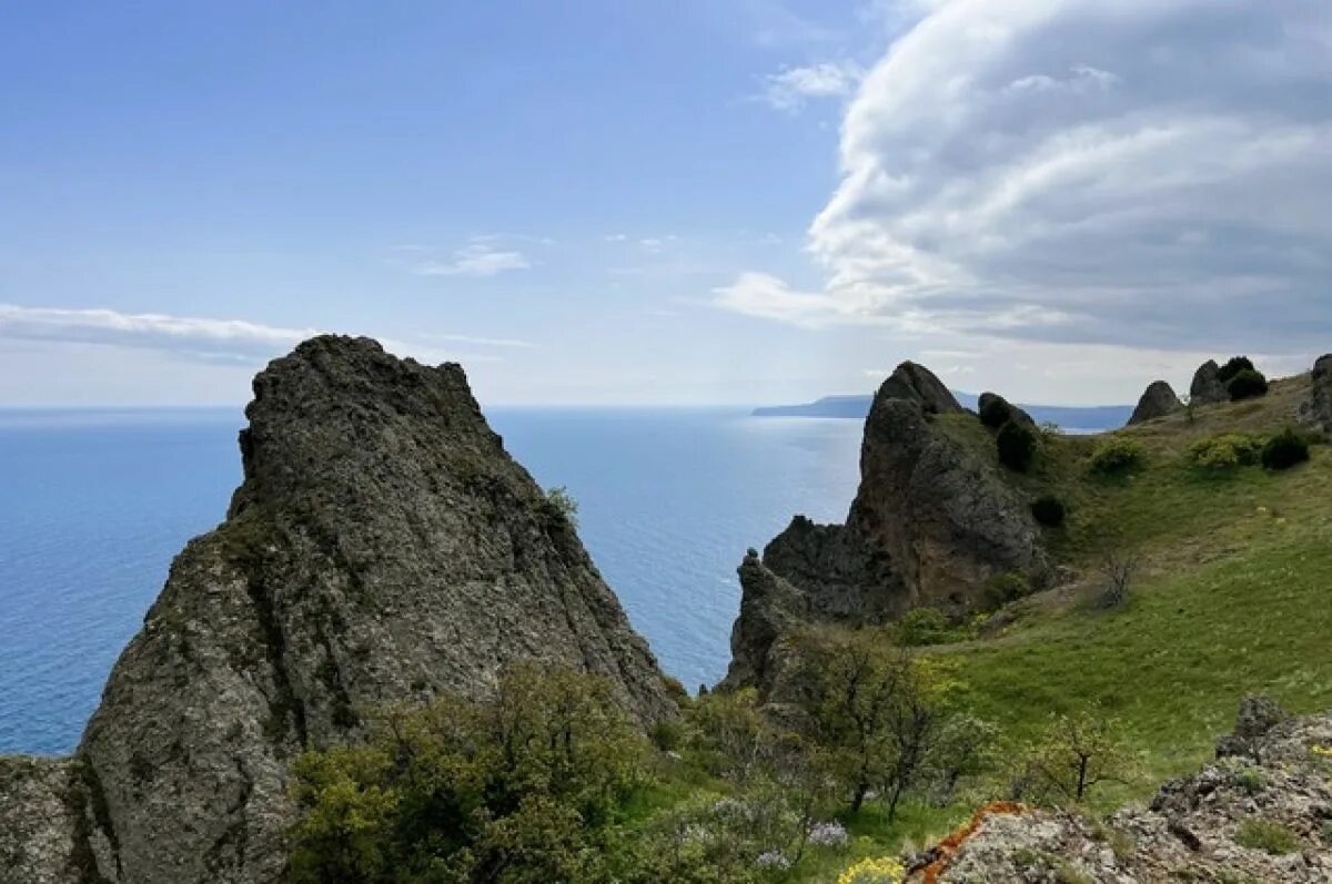 Карадагский заповедник фото Туристы из Санкт-Петербурга отравились неизвестными грибами в горах Крыма АиФ Кр