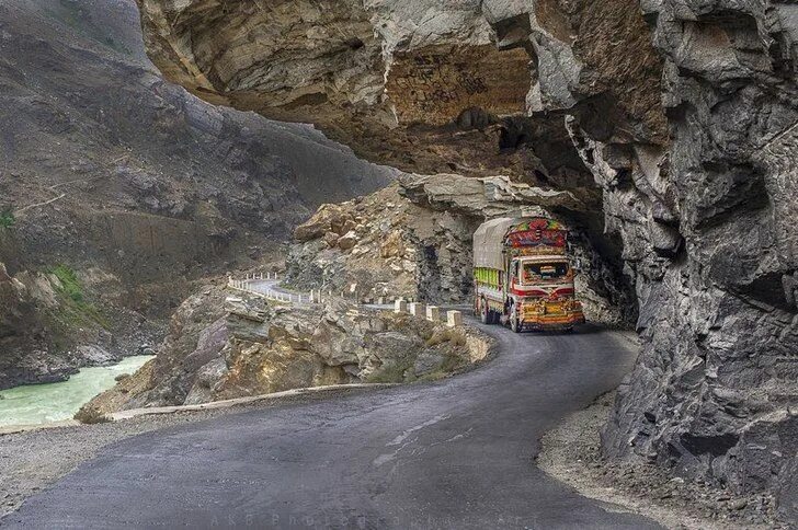 Каракорумское шоссе фото Skardu Road, Gilgit Baltistan By Awais K. Bajwa 800x532 Wonders of the world, Ka