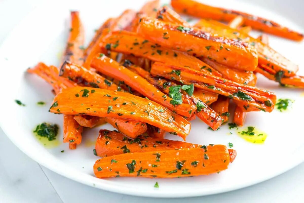 Карамелизированная морковь на сковороде рецепт с фото Buttery Roasted Carrots Recipe Carrot recipes, Roasted carrots, Recipes