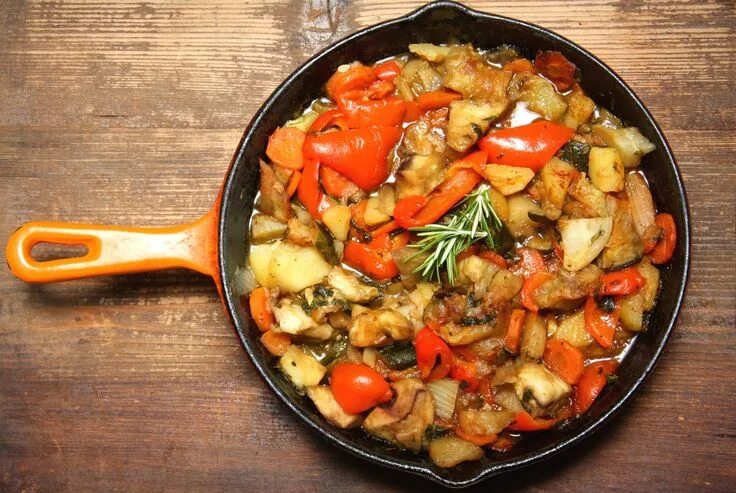 Карамелизированные овощи на сковороде рецепт с фото Ratatouille recipe - French Flair Recetas de comida, Comida saludable ensaladas,