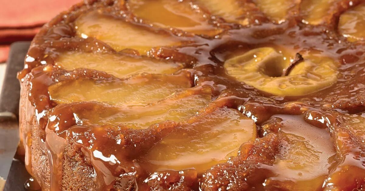 Карамелизированные яблоки для шарлотки рецепт с фото Apple Upside-Down Cake Recipe Apple recipes, Upside down cake, Recipes