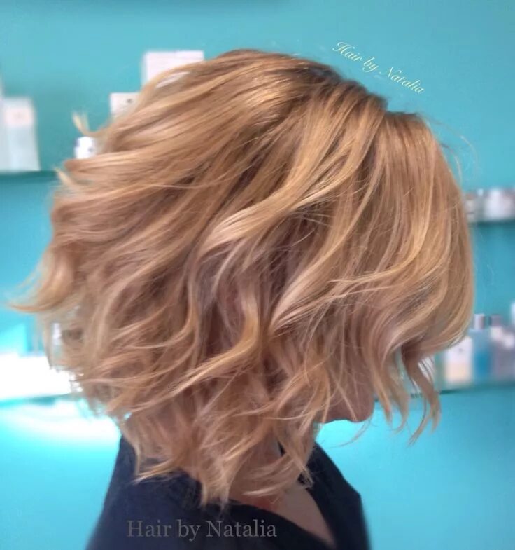 Карамельный блонд фото на короткие волосы Blonde Balayage bob. Balayage and messy beach waves for blondes with bob haircut