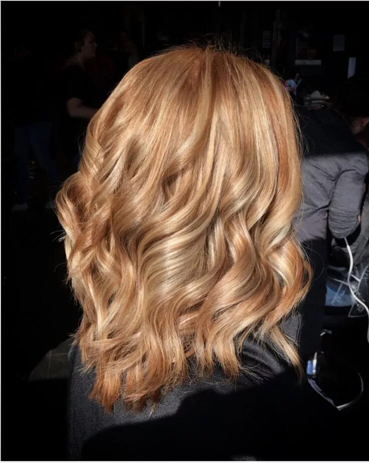 Карамельный блонд фото на средние волосы Natural Redhead with Blonde Highlights Hair Dimension Redken 9GI (GOLD IRIDESCEN