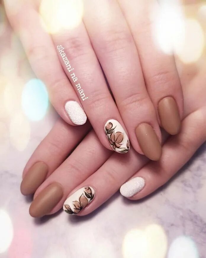 Карамельный маникюр на коротких ногтях фото Unghie Caramel Latte: l'interpretazione di nude contemporanea e chic Indigo nail