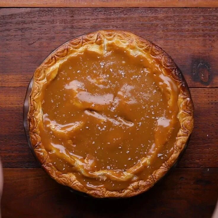 Карамельный пирог рецепт с фото Salted Caramel Apple Pie Recipe by Tasty Recipe Salted caramel apple pie, Carame