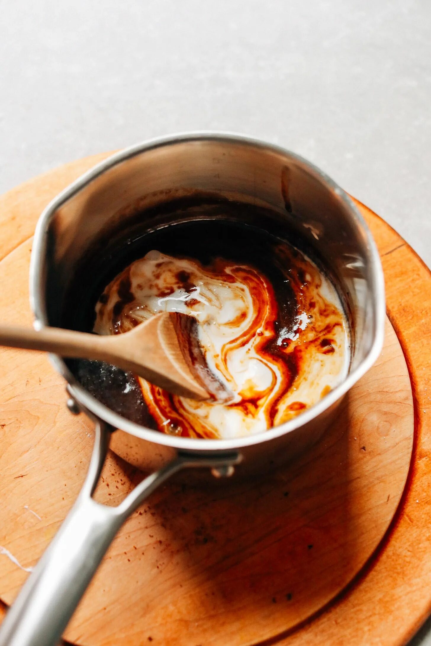 Карамельный соус рецепт с фото 5-Ingredient Vegan Caramel Sauce Recipe Food recipes, Vegan caramel, Baker recip