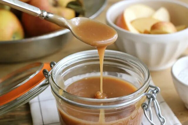 Карамельный соус рецепт с фото Salted Caramel Sauce Salted caramel sauce, Homemade caramel, Caramel apples
