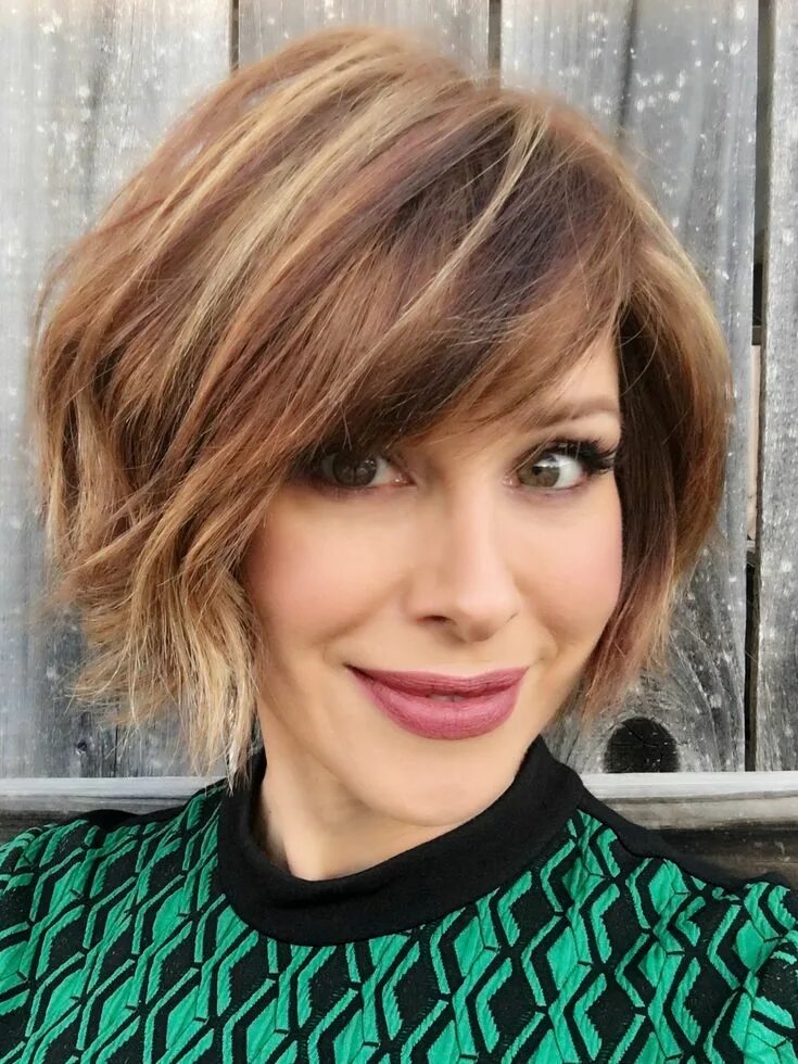 Карамельный цвет волос короткая стрижка фото Texturized bob with bangs Bob haircut with bangs, Bob hairstyles with bangs, Lon