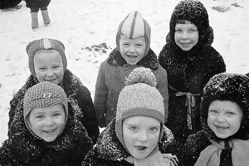 Карандаш шапка из 90 старые фото Ребята с нашего двора. СССР. 1970-е. 2023 Historicana.ru - исторические фотограф