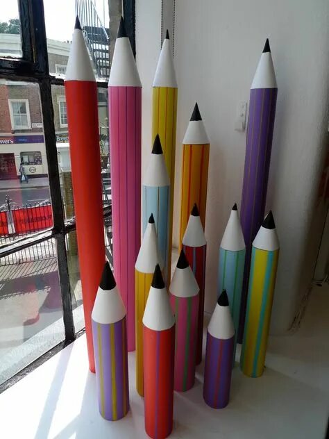 Карандаши для декора своими руками Creative Back to School Window Display Ideas