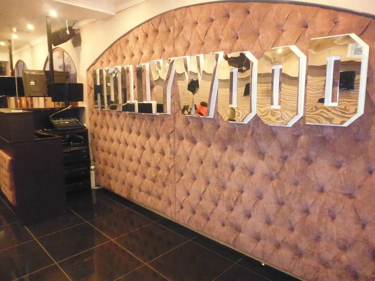 Караоке клуб hollywood просп победы 157в фото Караоке "HOLLYWOOD" по адресу Победы проспект, 157в в Кисловодск - фото, отзывы,