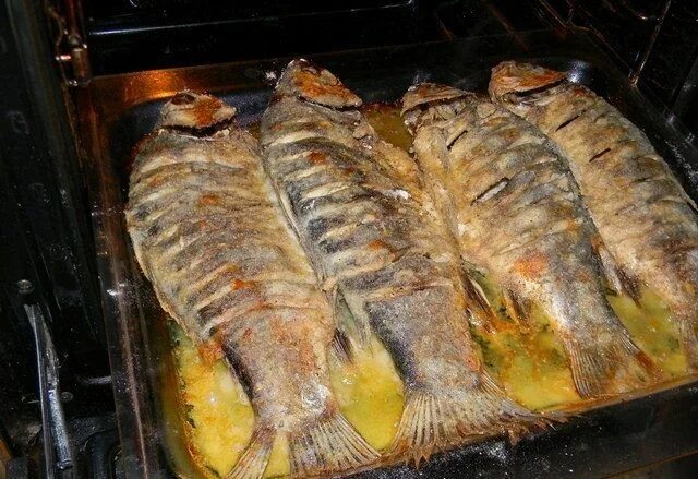 Карась в духовке рецепты с фото целиком Карась жареный Каре, Рецепты и Костры