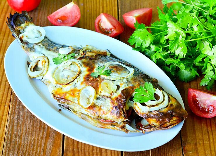 Караси в сметане фото До чего вкусен и нежен карась запеченный в смеси сметаны и молока в духовке! Кос