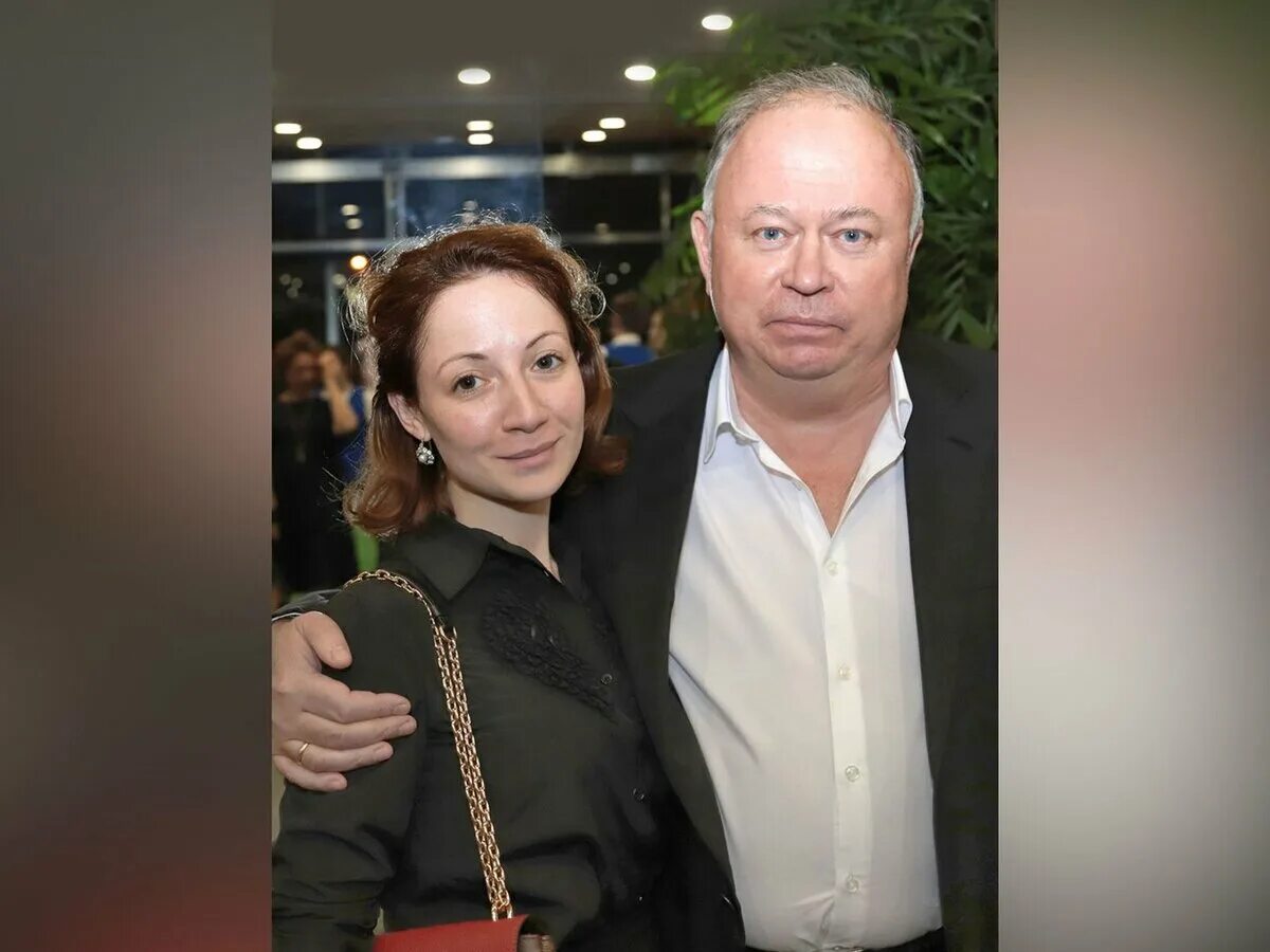 Караулов роман сергеевич фото с женой Михал Михалычу поставили чёрную метку... В поисках смысла Дзен