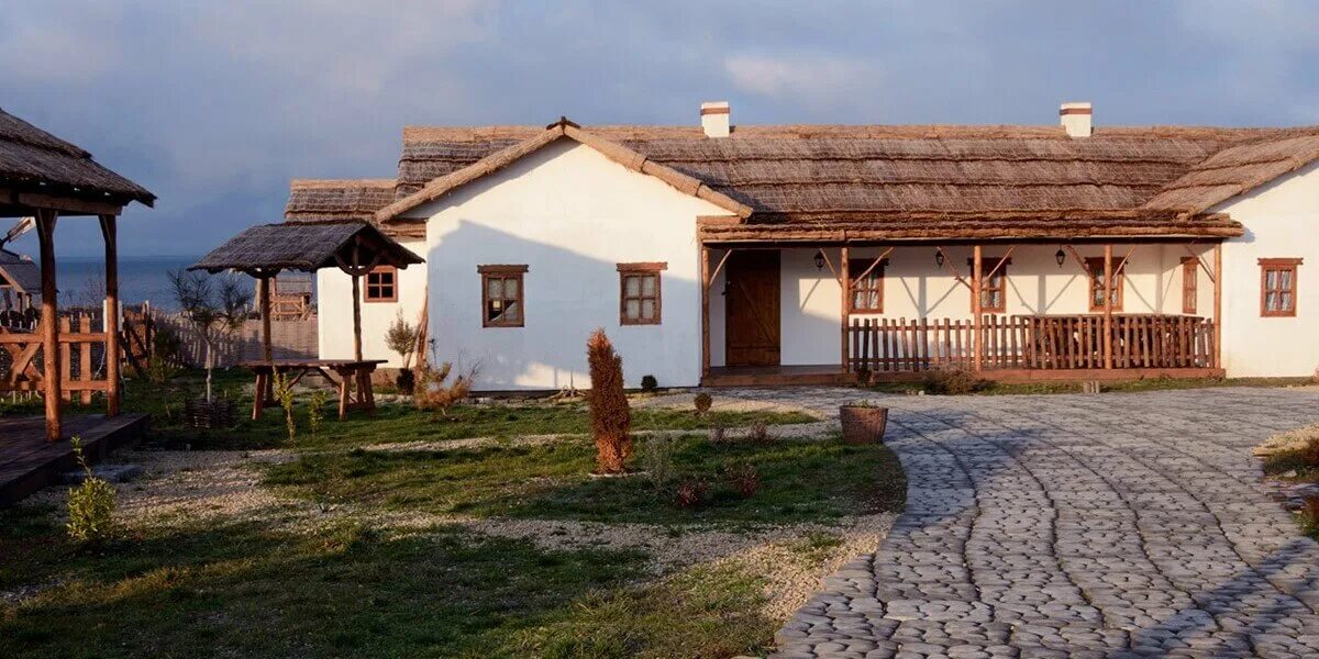 Караван октябрьская ул 7 станица тамань фото Тамань: жизнь на вулкане - GoodBooking.ru