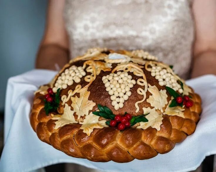 Каравай на свадьбу купить фото Imagini pentru свадебный каравай с лебедями Food, Russian recipes, Breakfast