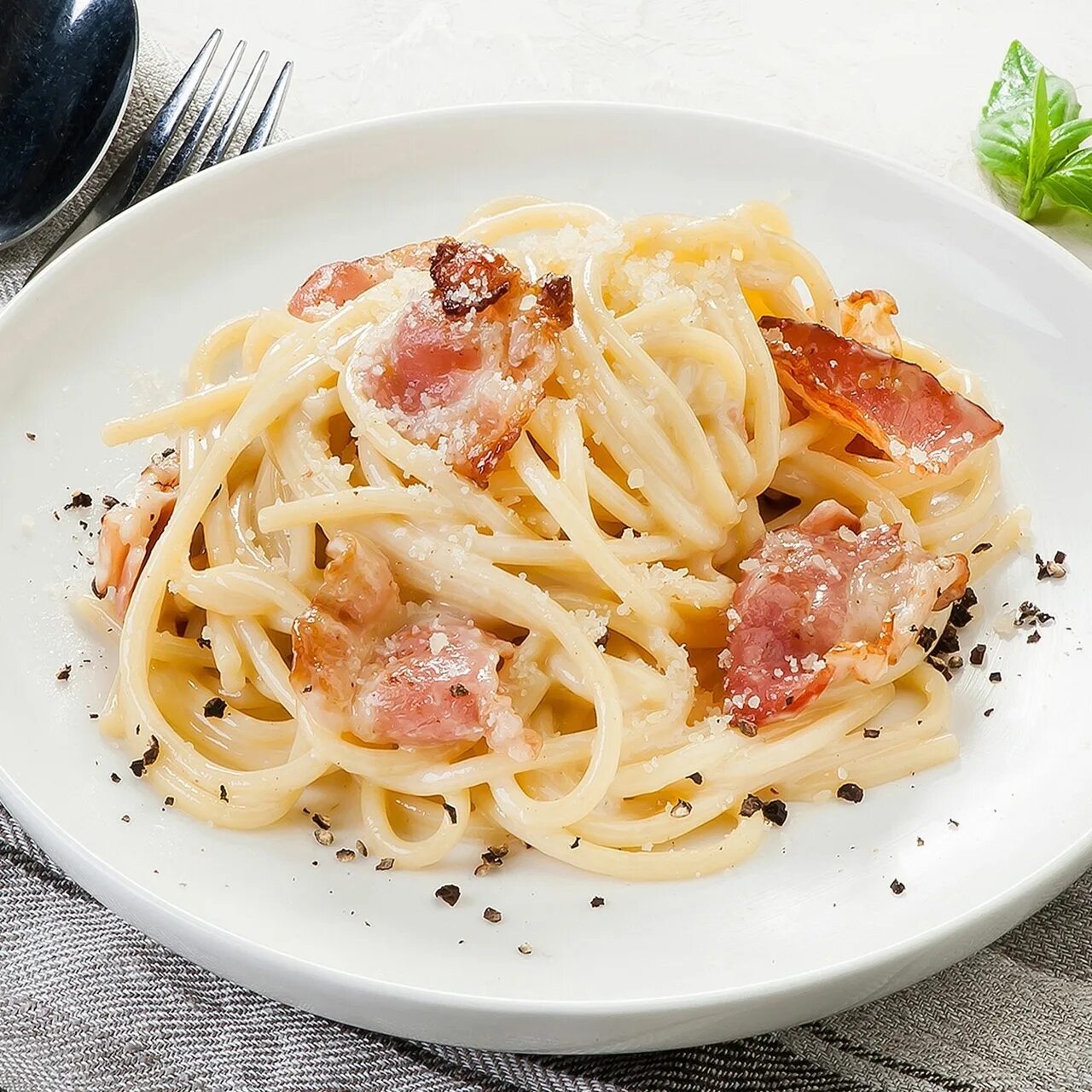 Карбонара в ресторане фото Why is it called Carbonara? Why is the sauce called carbonara? Carbon - means "c