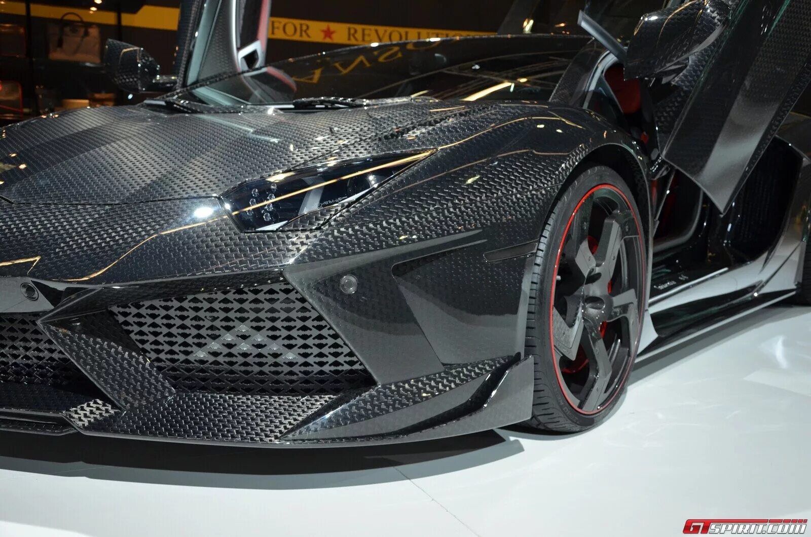 Карбоновый тюнинг авто Lamborghini Aventador CARBONADO Full Carbon Body kit