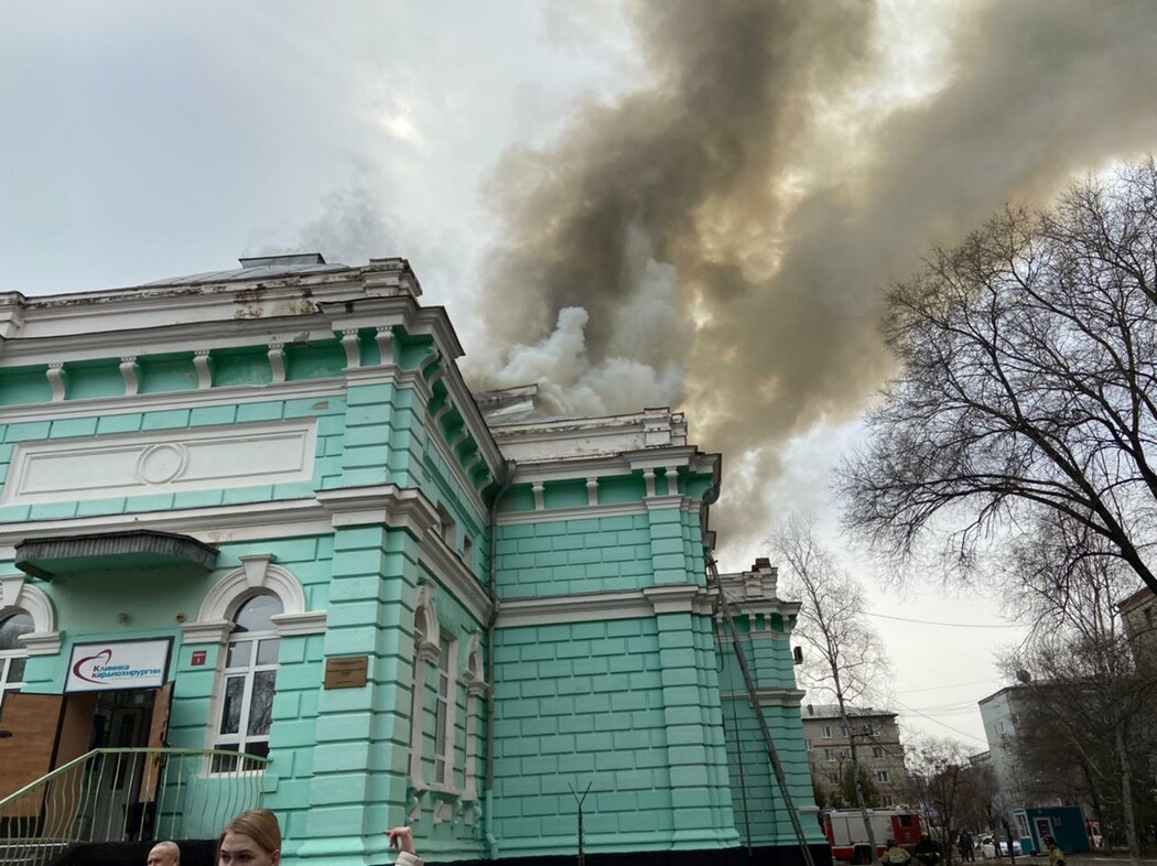 Кардиохирургический центр ул горького 97 благовещенск фото ЧП в центре Благовещенска: полыхает здание кардиохирургического центра (фото, ви