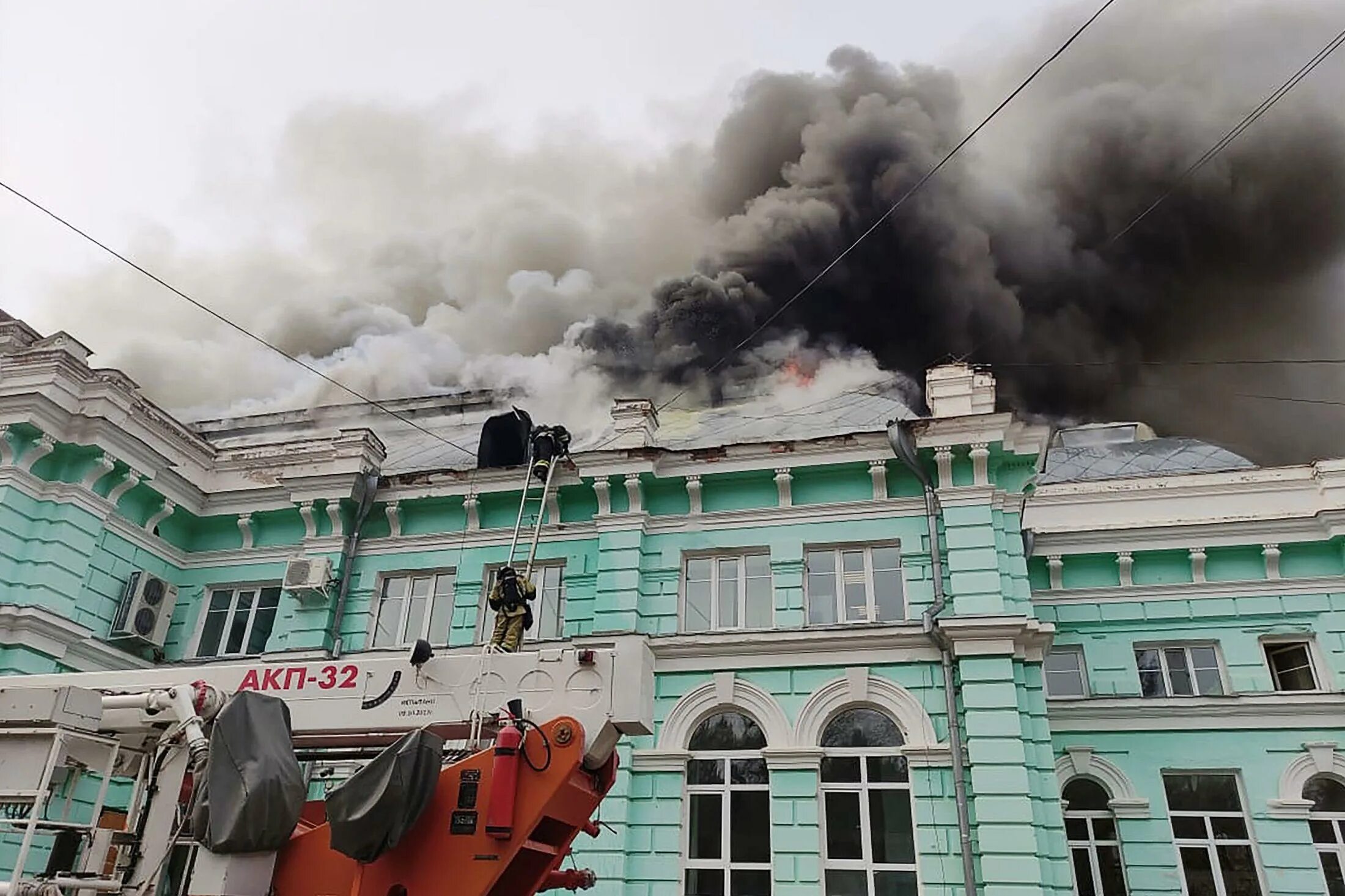 Кардиохирургический центр ул горького 97 благовещенск фото Появилось видео из операционной горящего кардиоцентра в Благовещенске - Российск