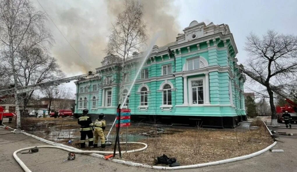 Кардиохирургический центр ул горького 97 благовещенск фото В пылающем кардиоцентре Благовещенска хирурги продолжили оперировать пациента //