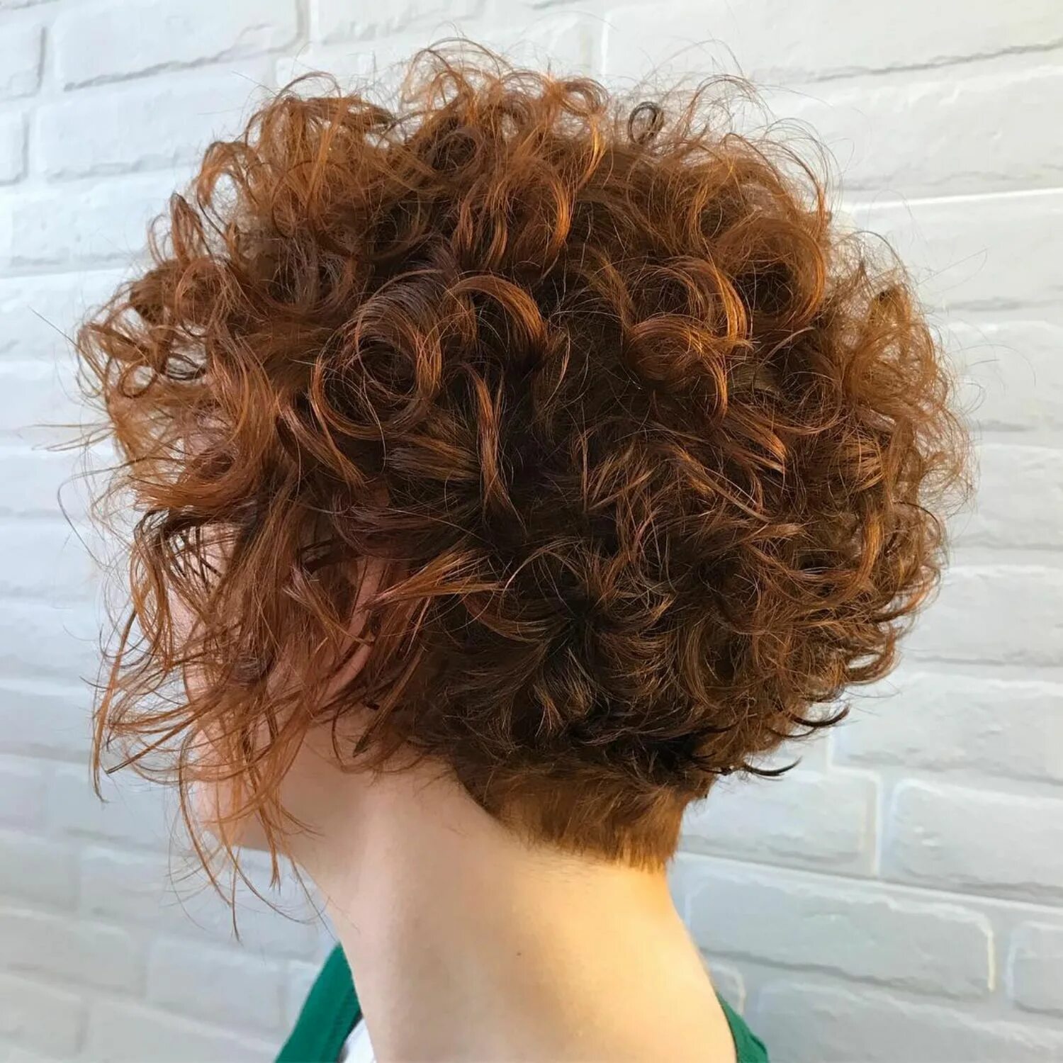 Каре на ножке фото кудрявые волосы 60 Most Delightful Short Wavy Hairstyles for 2024 Short wavy hair, Short curly h