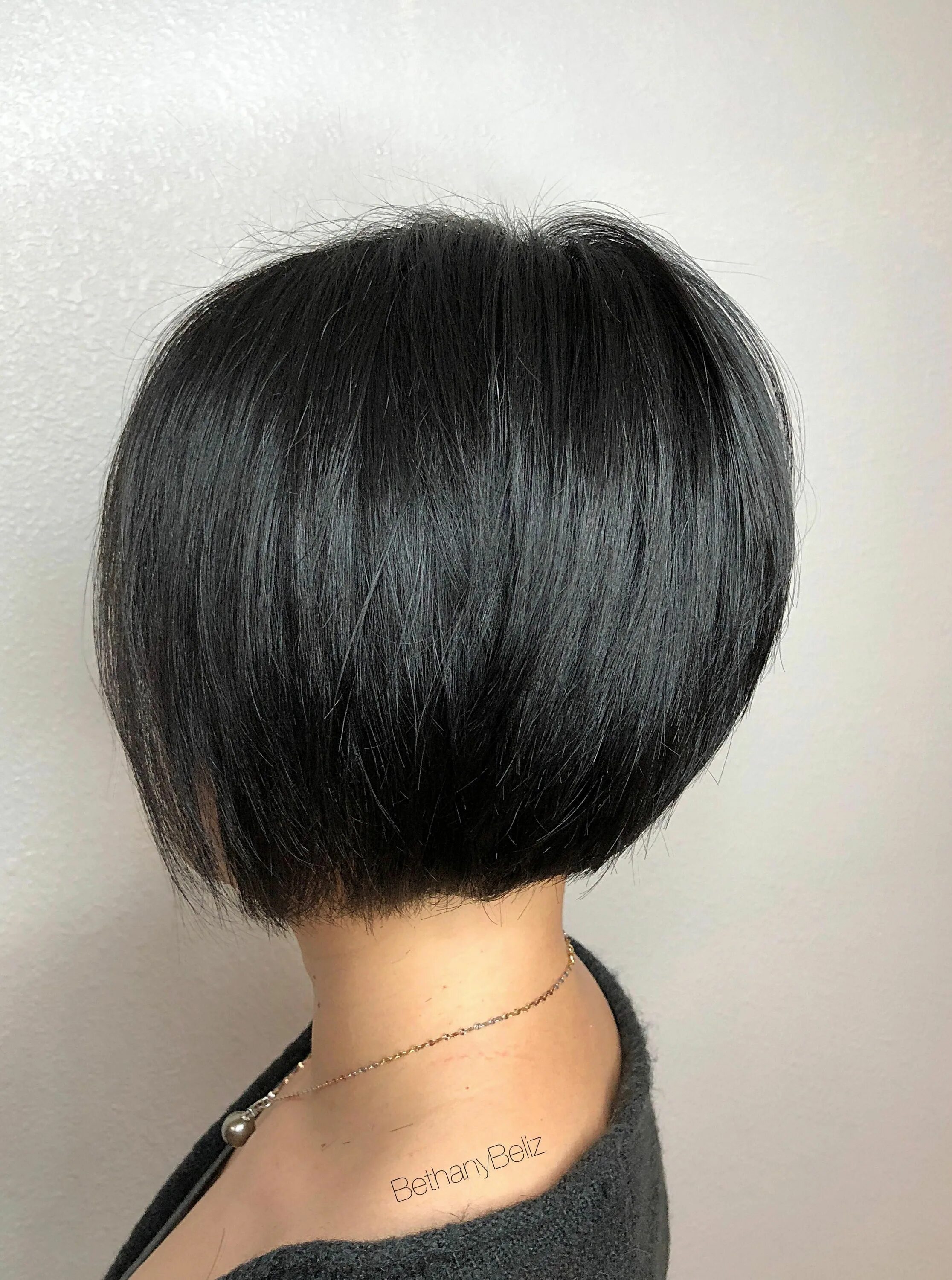 Каре на ножке фото затылка Pin on Best Bob Hair Styles
