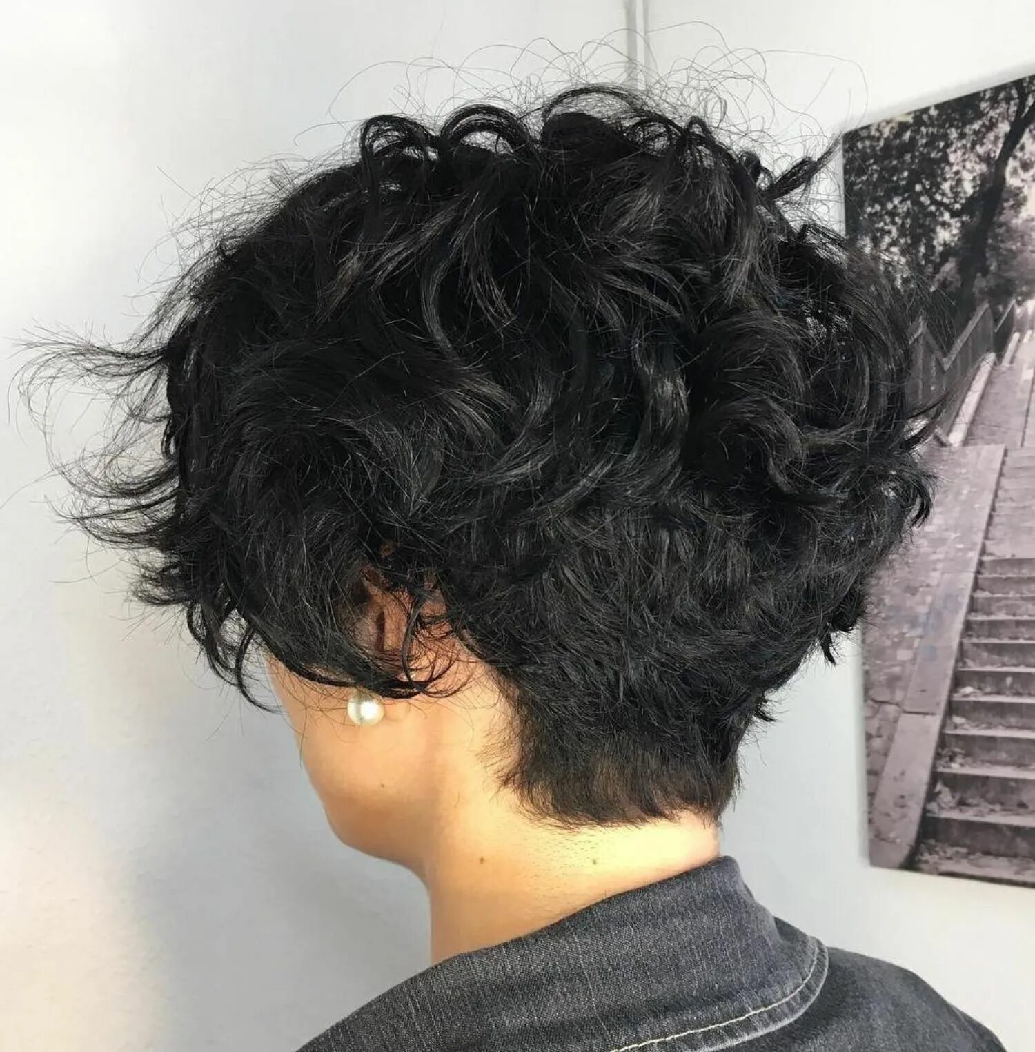 Каре на ножке стрижка кудрявые волосы 60 Most Delightful Short Wavy Hairstyles for 2024 Short wavy hair, Thick hair st