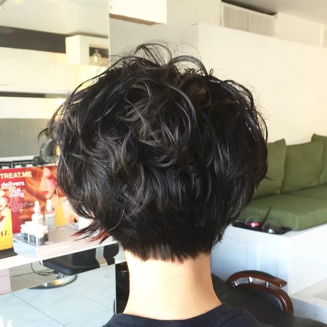 Каре на ножке стрижка кудрявые волосы Curly pixie haircut Short curly haircuts, Short hair styles, Short curly hair