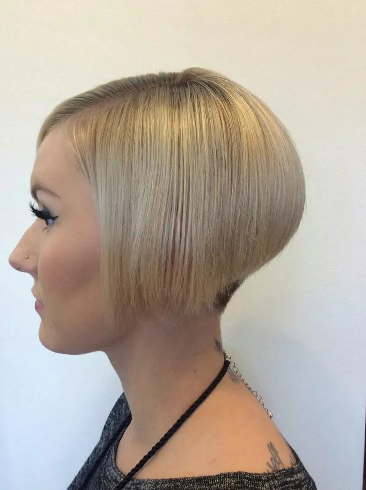 Каре на ножке тонкие волосы фото Pin by Kapsel voorbeelden en ideeën on Bobs en lobs zijkant 01 Stacked bob hairs