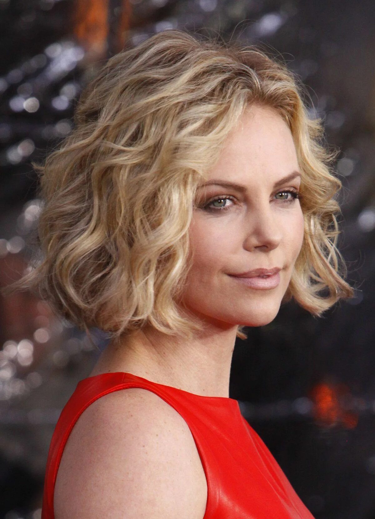 Каре на средние кудрявые волосы фото 30+ Best Curly Hairstyles For You In 2021 Spiral perm short hair, Medium bob hai