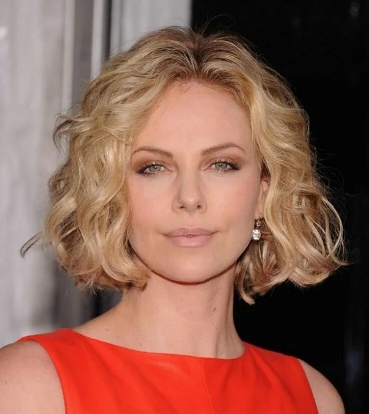 Каре на средние кудрявые волосы фото 75 Most Breathtaking Short Hairstyles Short wavy hair, Bob haircut curly, Curly 