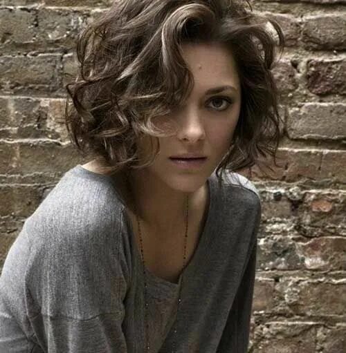 Каре на вьющиеся волосы фото 20 Most Popular Celebrities Short Hairstyles For Women Short curly haircuts, Med