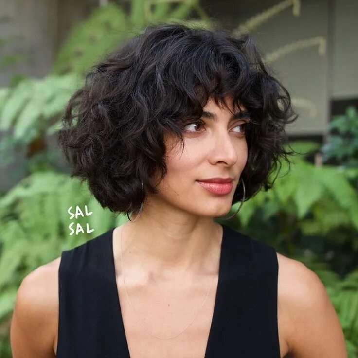 Каре на вьющиеся волосы фото 50 Trendy Short Wavy Hairstyles for Low-Maintenance Looks Short wavy hair, Wavy 