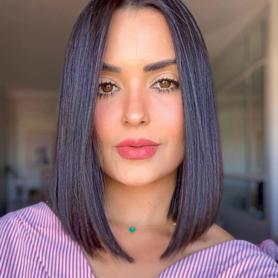 Каре прическа 2023 Elisabeth Leão on Instagram: "Olha ela aqui de novo maravilhosa long bob bem sól