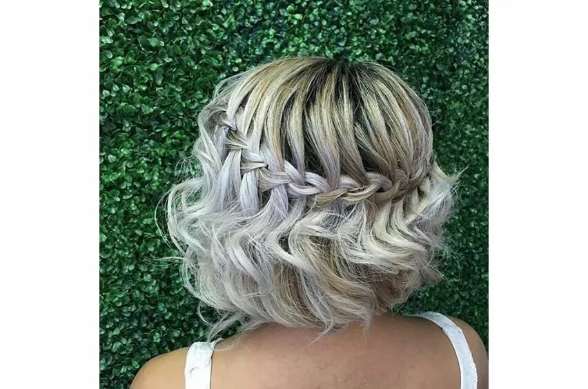 Каре прическа плетение MODE Vanity Fair Belle coiffure, Coiffures simples, Cheveux courts