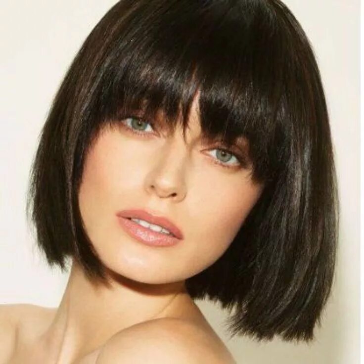 Каре прическа женская Frange droite : 40 modèles pour l'adopter Long hair cuts, Bob wigs, Hairstyles h