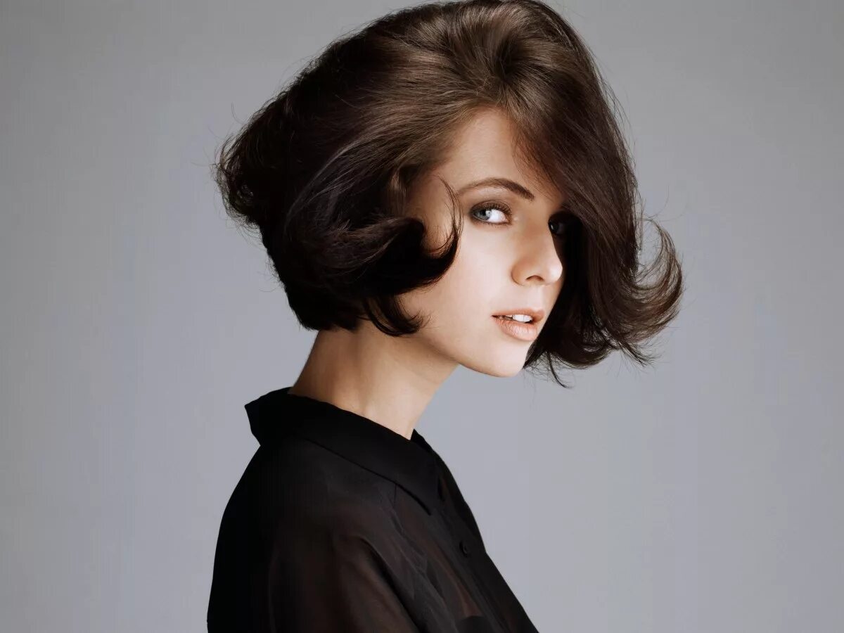 Каре прическа женская укладка Hairstyles that bring out the best in a woman's hair