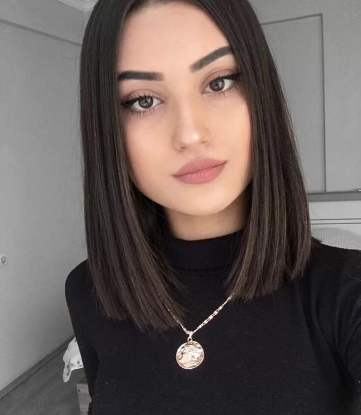 Каре прямые волосы без челки фото Pin by Love Becca on Short hair is goal Medium hair styles, Thick hair styles, S
