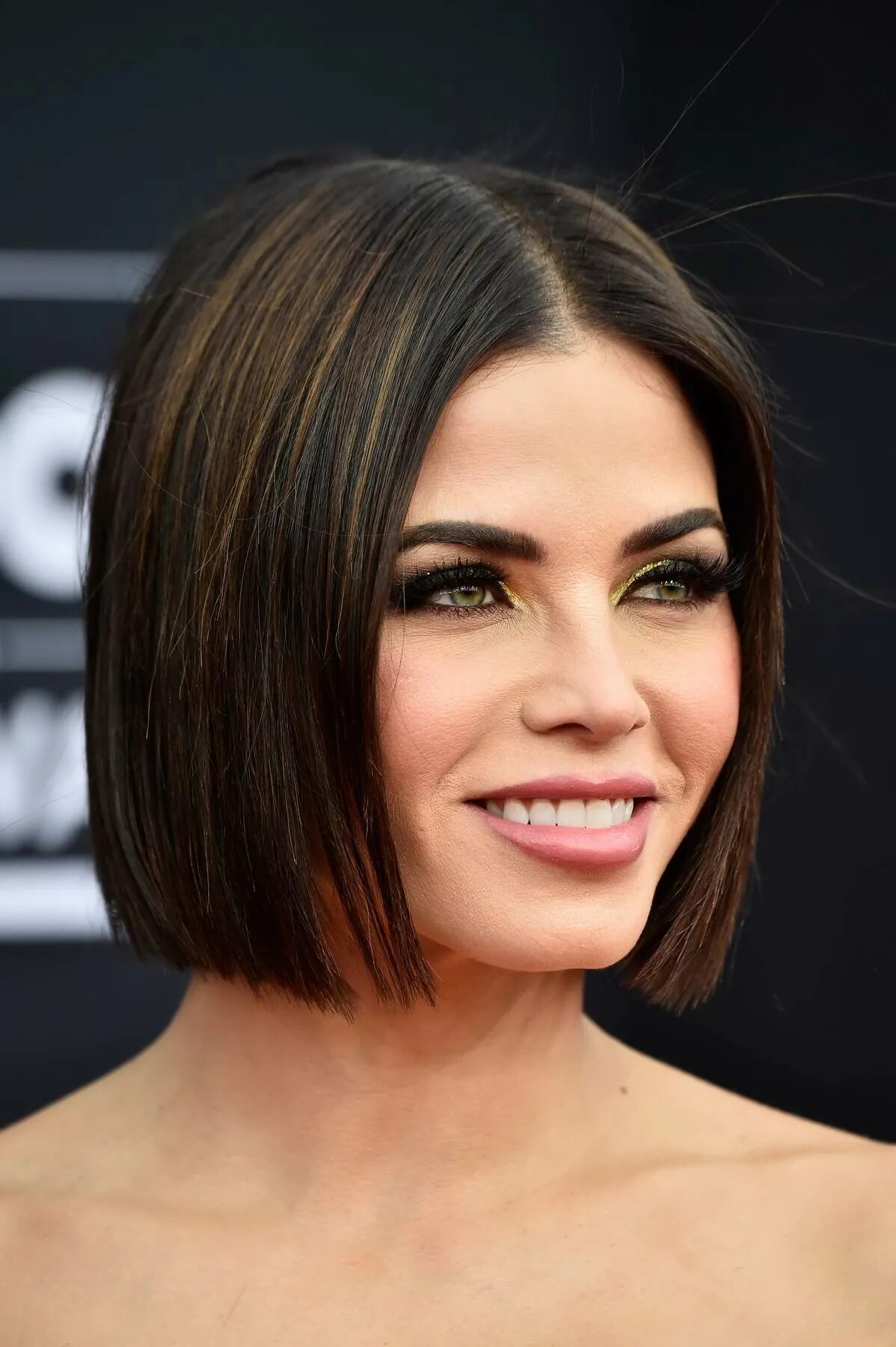 Каре прямые волосы фото jenna dewan attends the 2018 billboard music awards at mgm grand garden in las v