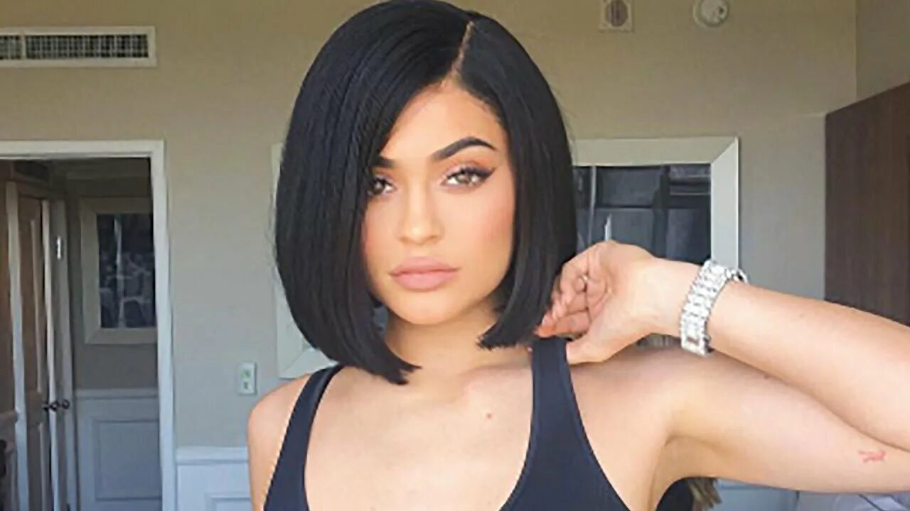 Каре реальные фото Kylie Jenner’s Shortest Haircut Yet Captured On Snapchat - YouTube