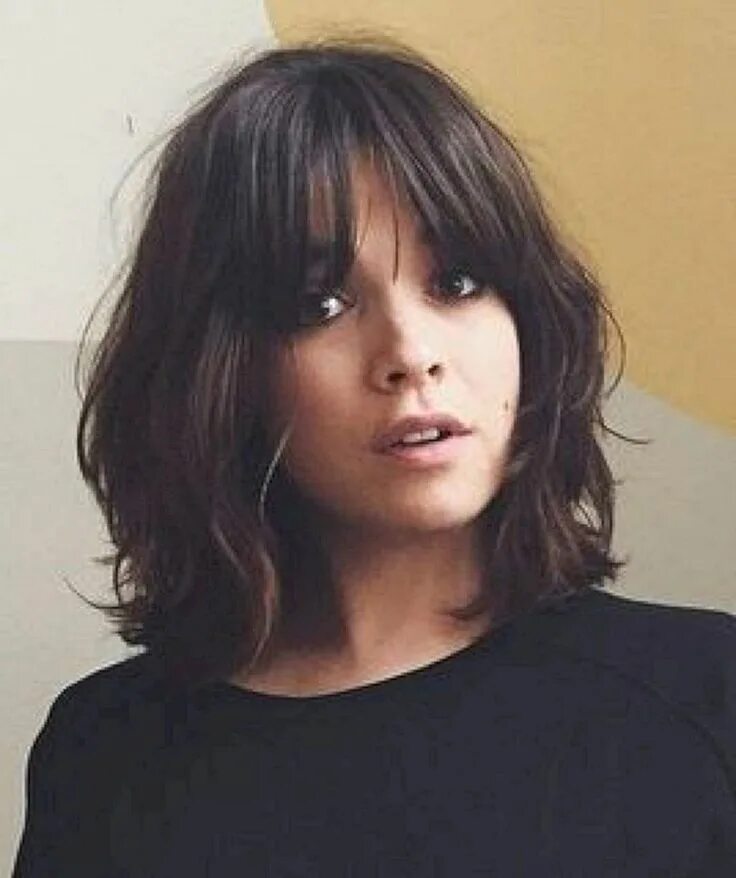 Каре с челкой 2024 модное шторкой фото Coupe de cheveux bob, Coupes de cheveux avec frange, Cheveux mi-longs avec frang