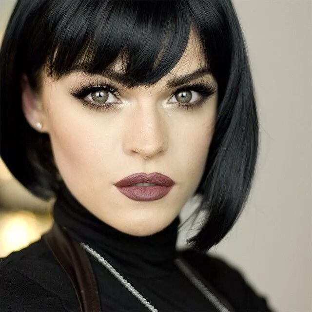 Каре с челкой макияж Regina on Instagram: "Lipstick by @kryolanofficial No. LF 412 #anastasiabeverlyh